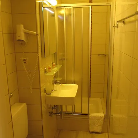 Am Hauptbahnhof Otel 3*