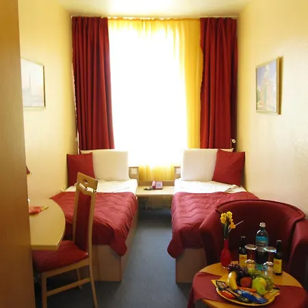 Am Hauptbahnhof Otel 3*